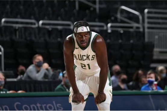  雄鹿字母哥蝉联年度防守球员奖  