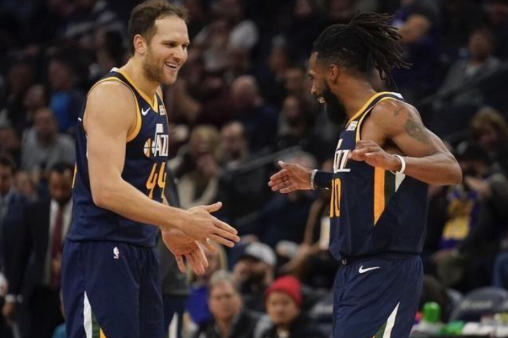  米切尔三分雨骑士客场力擒尼克斯