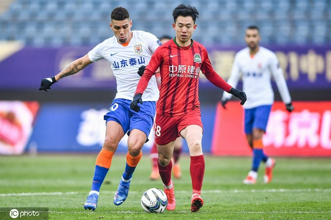  甘冈中场核心伤退，球队攻防脱节遗憾落败  