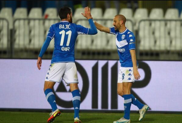  马赛核心中场梅开二度，助球队逆转布雷斯特重返前四  