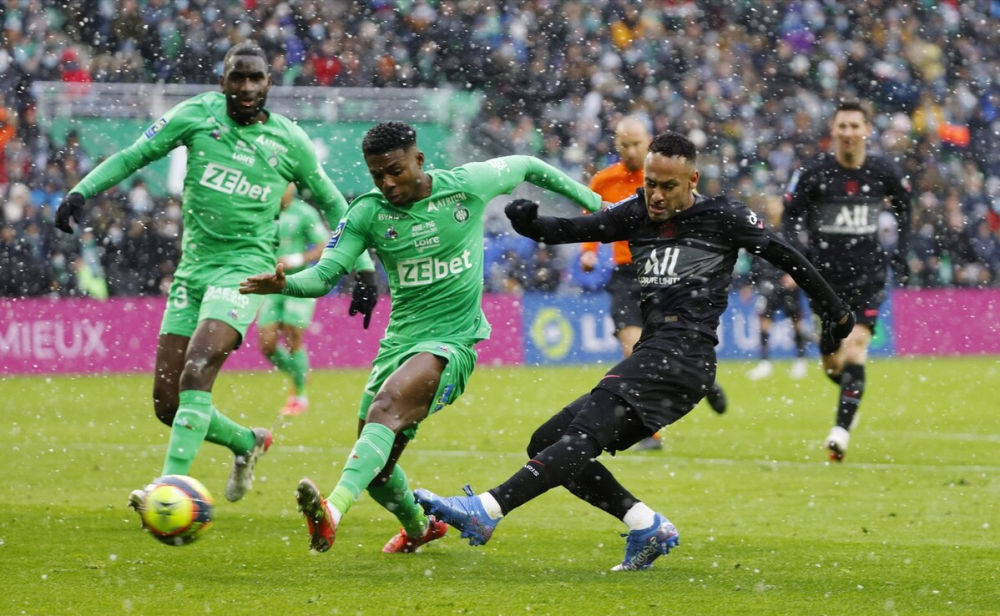  巴黎圣日耳曼豪取连胜强势领跑积分榜