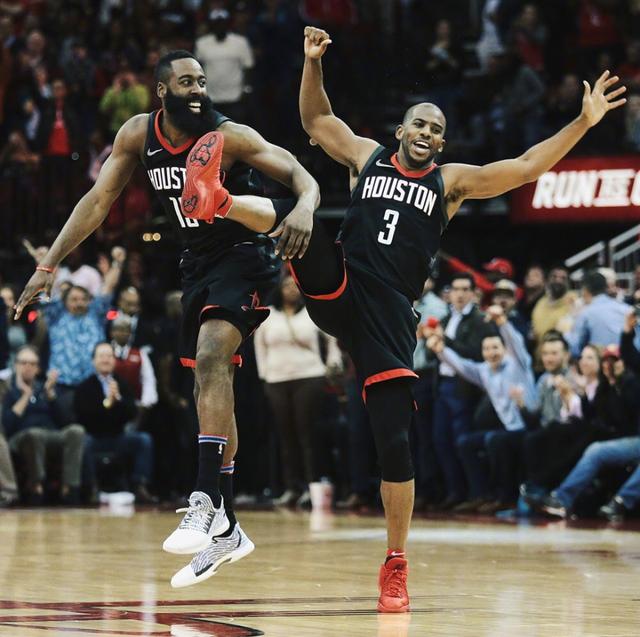  科隆比安主帅运筹帷幄带领球队稳步前行